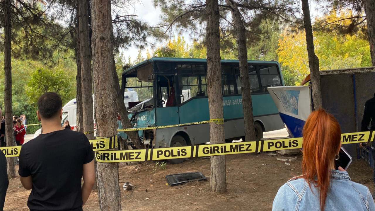 Elazığ'da midibüsün freni patladı: 1 ölü, 15 yaralı