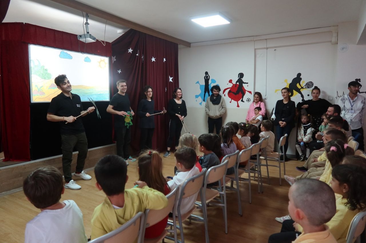 Borçka’da sahnesiz festival: Çocuklar tiyatro ile buluştu - Sayfa 1