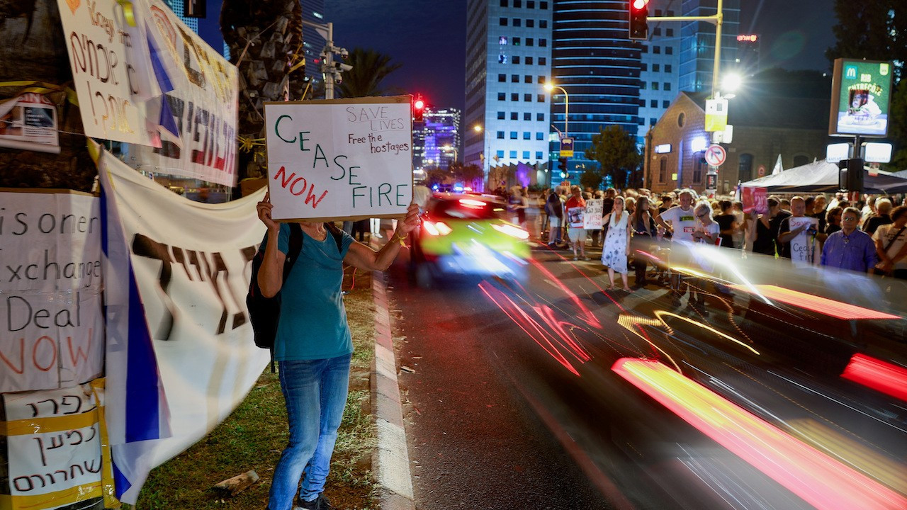 İsraillilerden 'ateşkes' çağrısı: Yüzlerce eylemci Tel Aviv'de toplandı