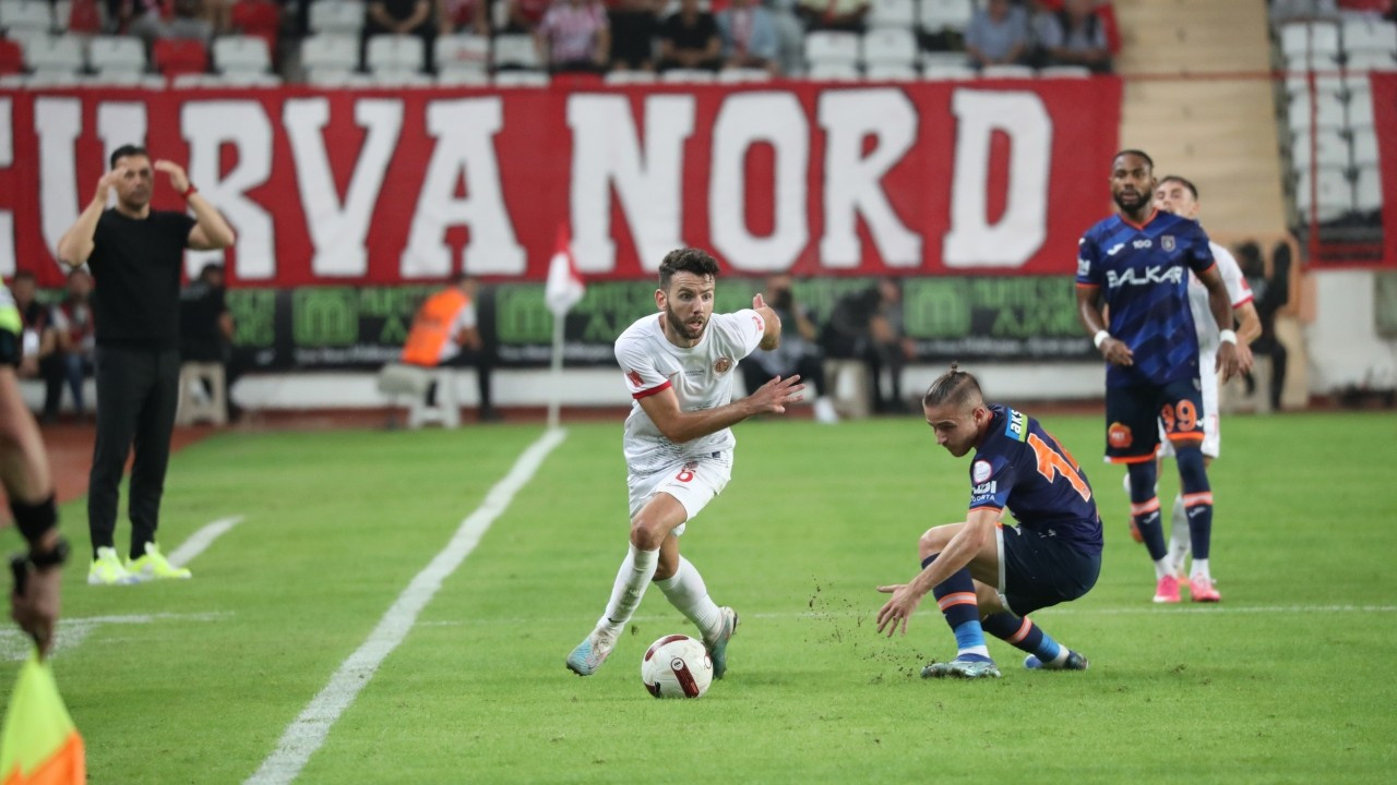 Antalyaspor sahasında Başakşehir'i 1-0 mağlup etti