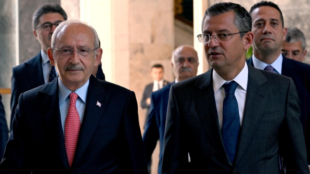 Özgür Özel'den Kılıçdaroğlu'na 'iyi bir sosyal demokrat' tepkisi: Şehzademiz hangi kafeste?