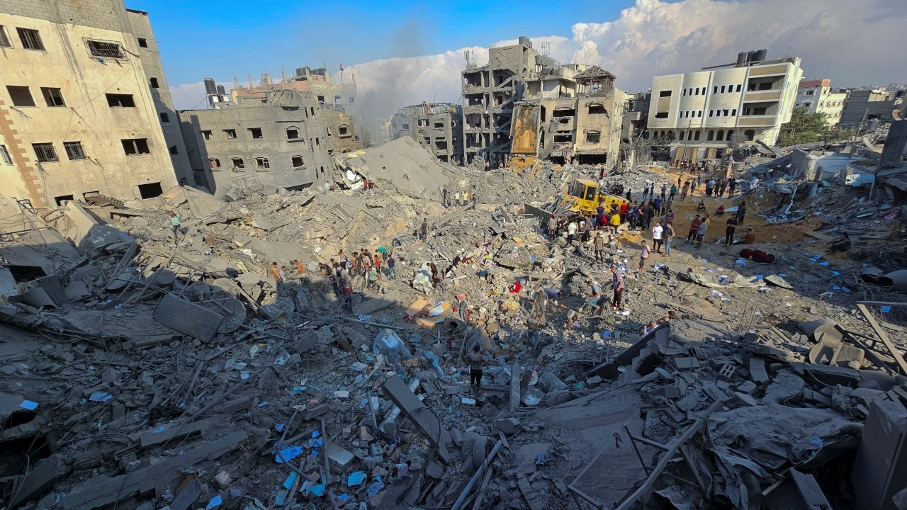 İsrail'in mülteci kampı saldırısı: En az 195 ölü, 777 yaralı