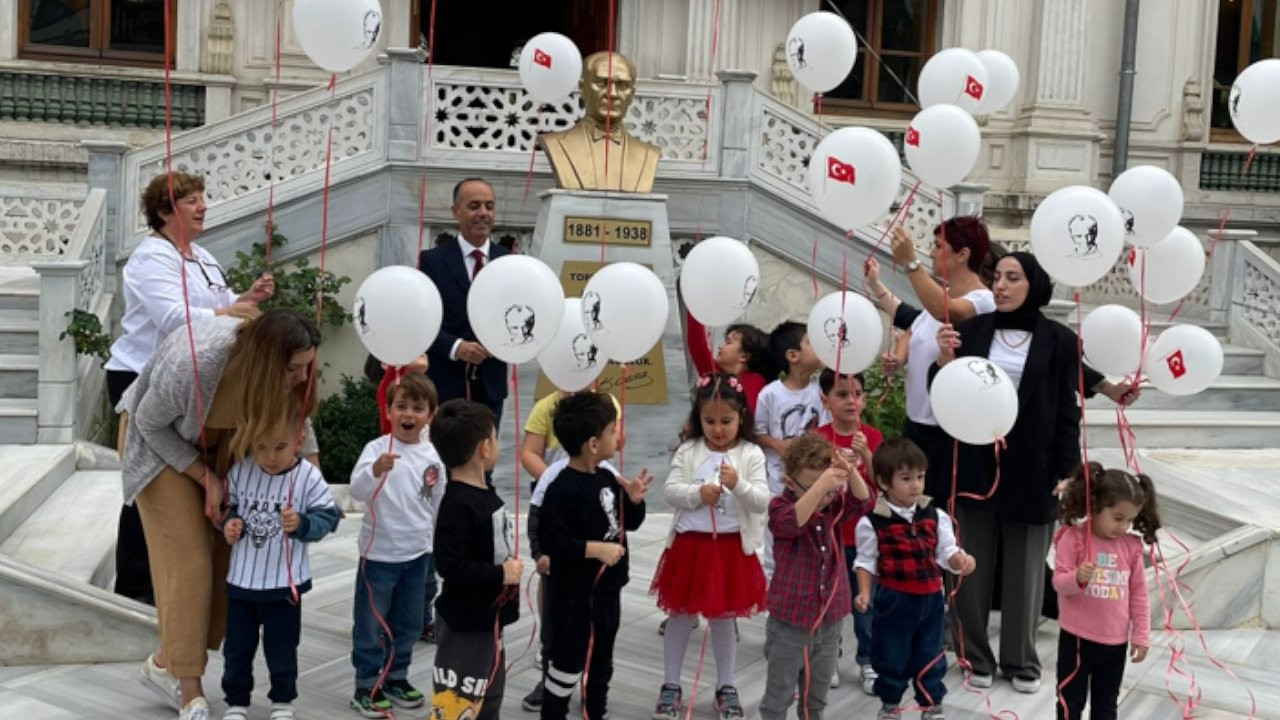 100 bin anaokulu öğrencisi gökyüzüne balon uçurdu