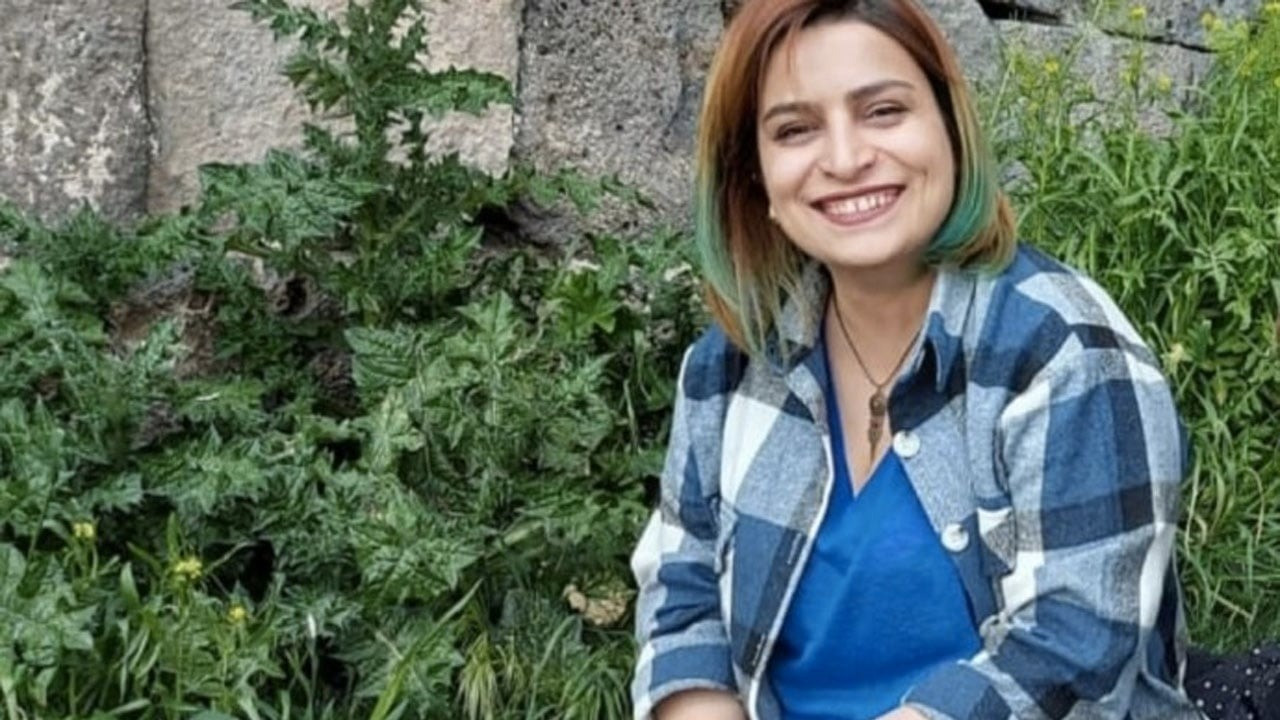 Özgür Gündem Gazetesi ile dayanışan yazar Dilşa Kocakaya tutuklandı