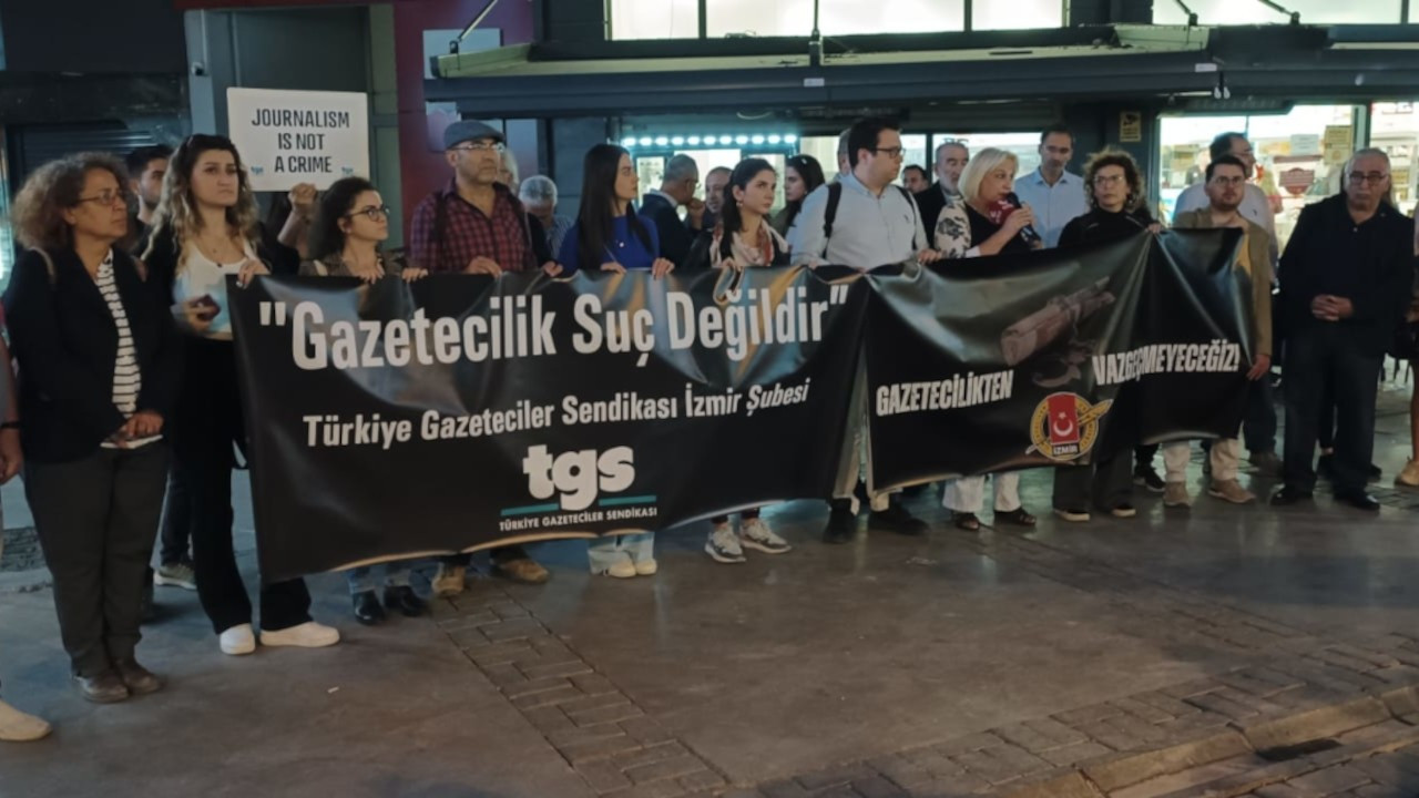 Gazetecilere yönelik gözaltı ve tutuklamalar İzmir'de protesto edildi