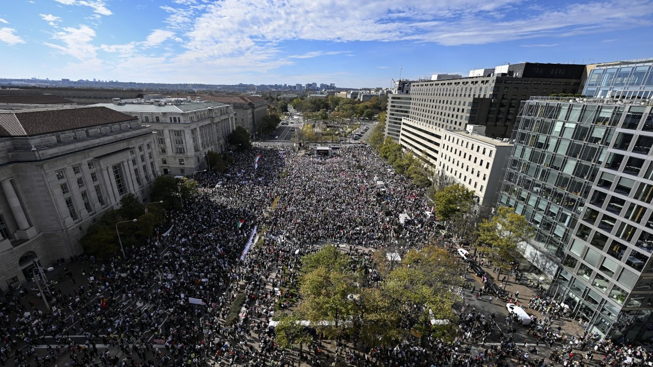 Washington'da binlerce kişi Gazze için toplandı: 'Saklanamazsın Biden'
