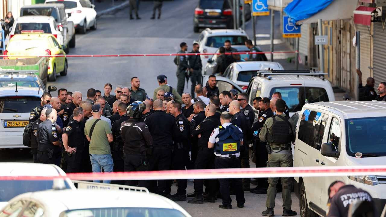 Doğu Kudüs'te bıçaklı saldırı: 2 İsrail polisi yaralandı