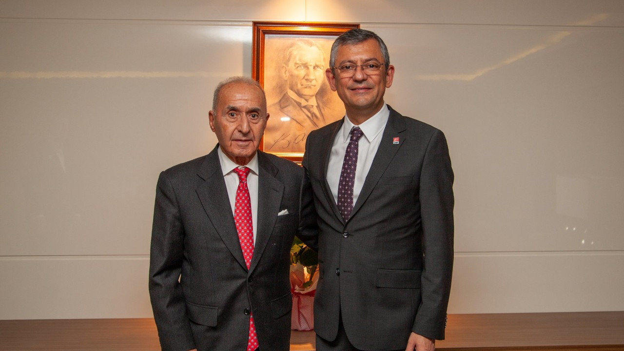 Eski CHP Genel Başkanı Hikmet Çetin, Özgür Özel'i ziyaret etti