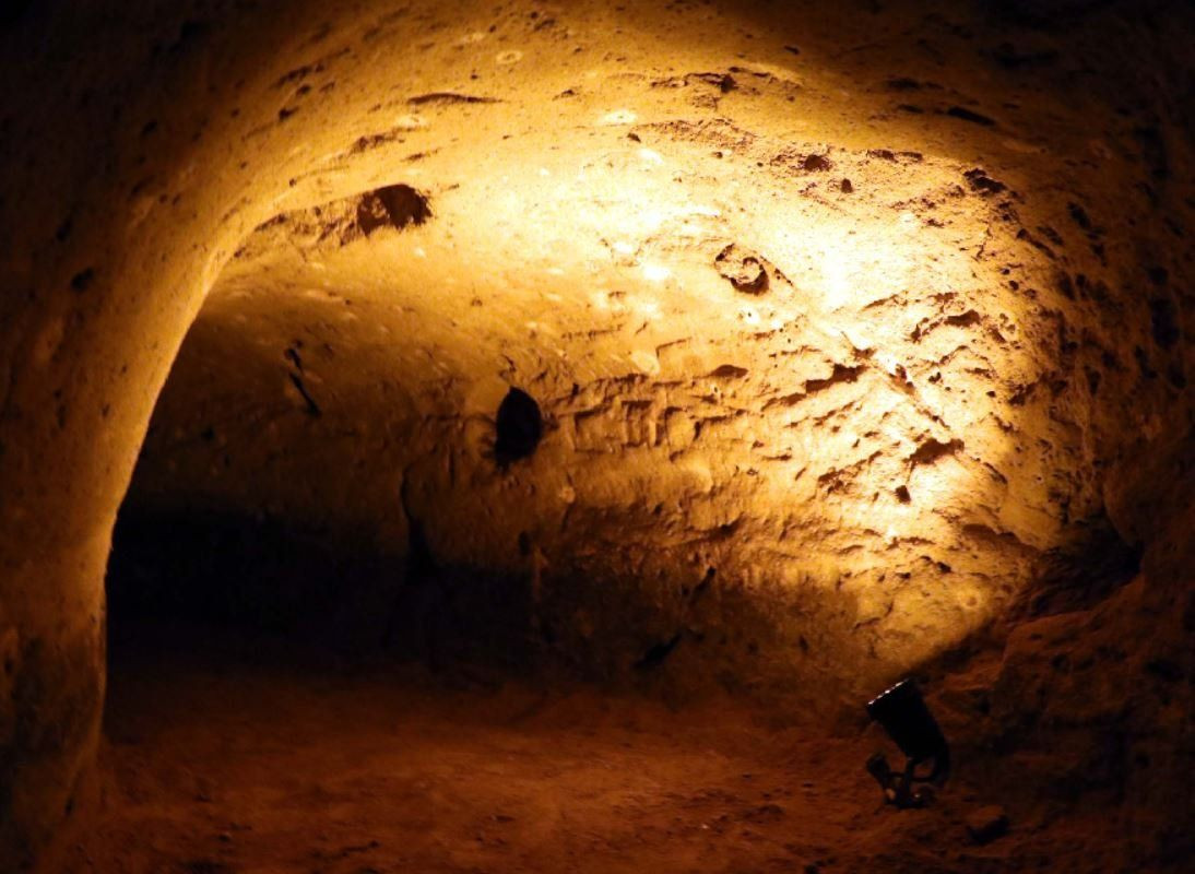 Evinin altında 2 bin yıllık yeraltı şehri buldu - Sayfa 2