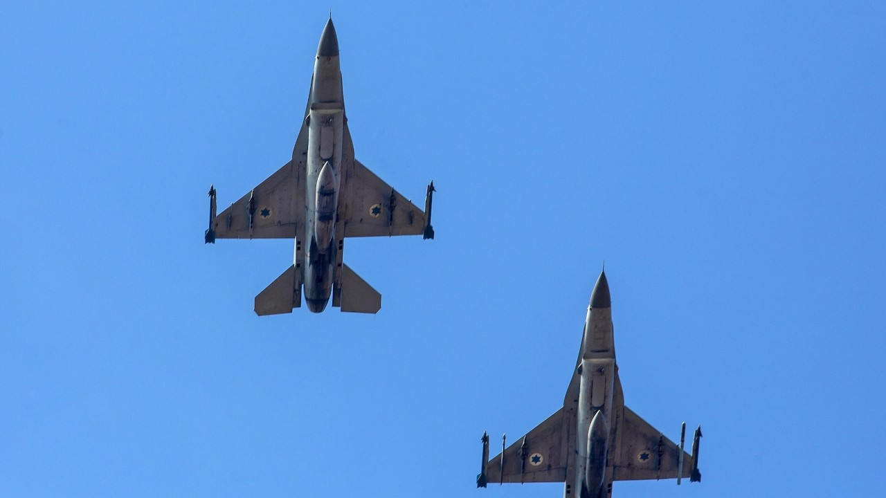 İsrail savaş uçakları Beyrut üzerinde alçaktan uçtu