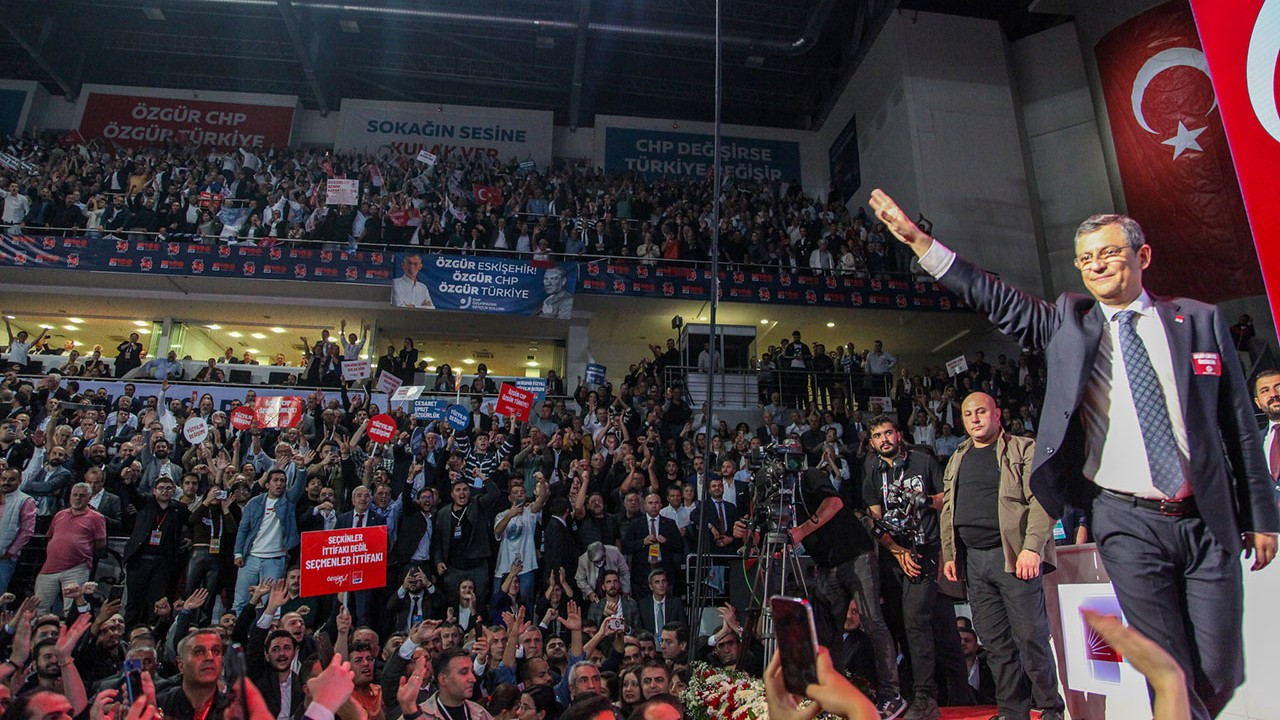 CHP'de devir teslim yarın: Özgür Özel genel başkanlığı devralacak