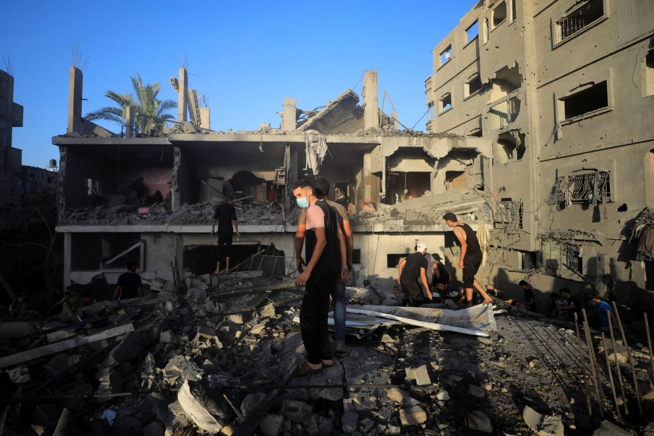 Gazze'de yaşayanların yüzde 70'i yerinden oldu: Her 1 kilometreye 82 ton patlayıcı düşüyor - Sayfa 3