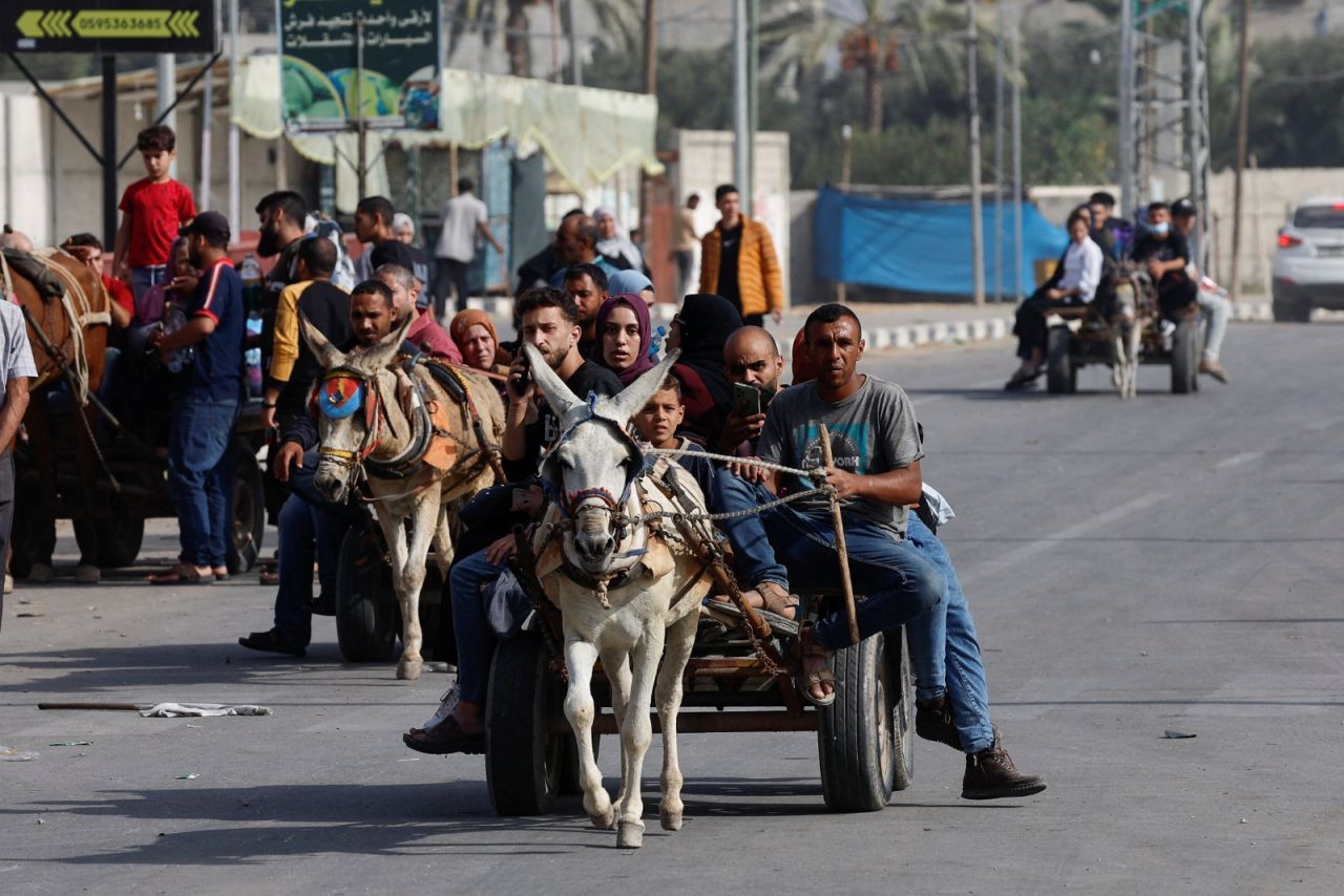Binlerce Filistinli sürgün yolunda: İsrail ordusu, 'Hamas'ın kalesi ele geçirildi' dedi - Sayfa 2