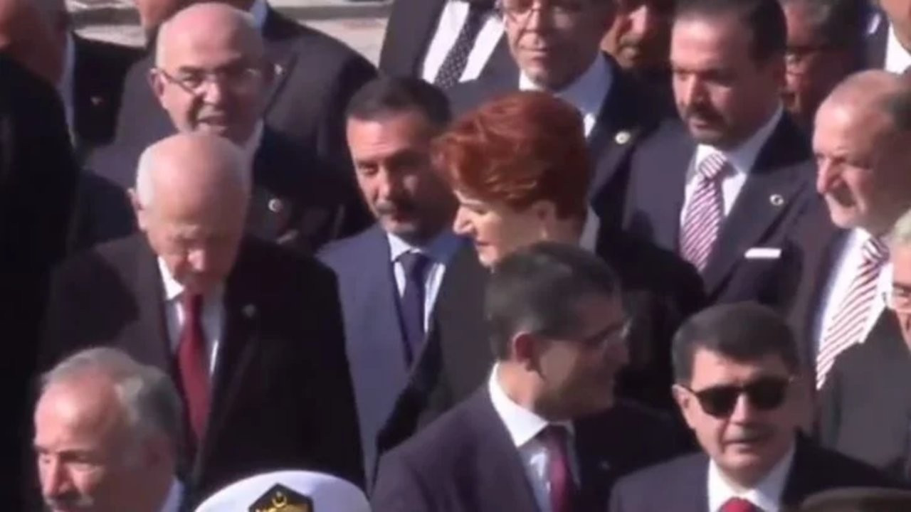 Bahçeli-Akşener diyaloğu: Tebessüm etti, ağzını kapattı