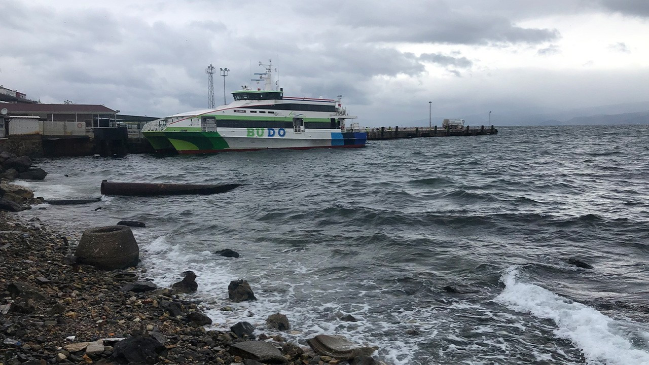 Marmara'da fırtına: 12 feribot seferi iptal edildi