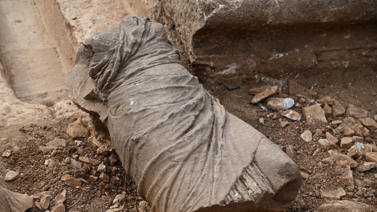Mersin'de kadın heykeli bulundu