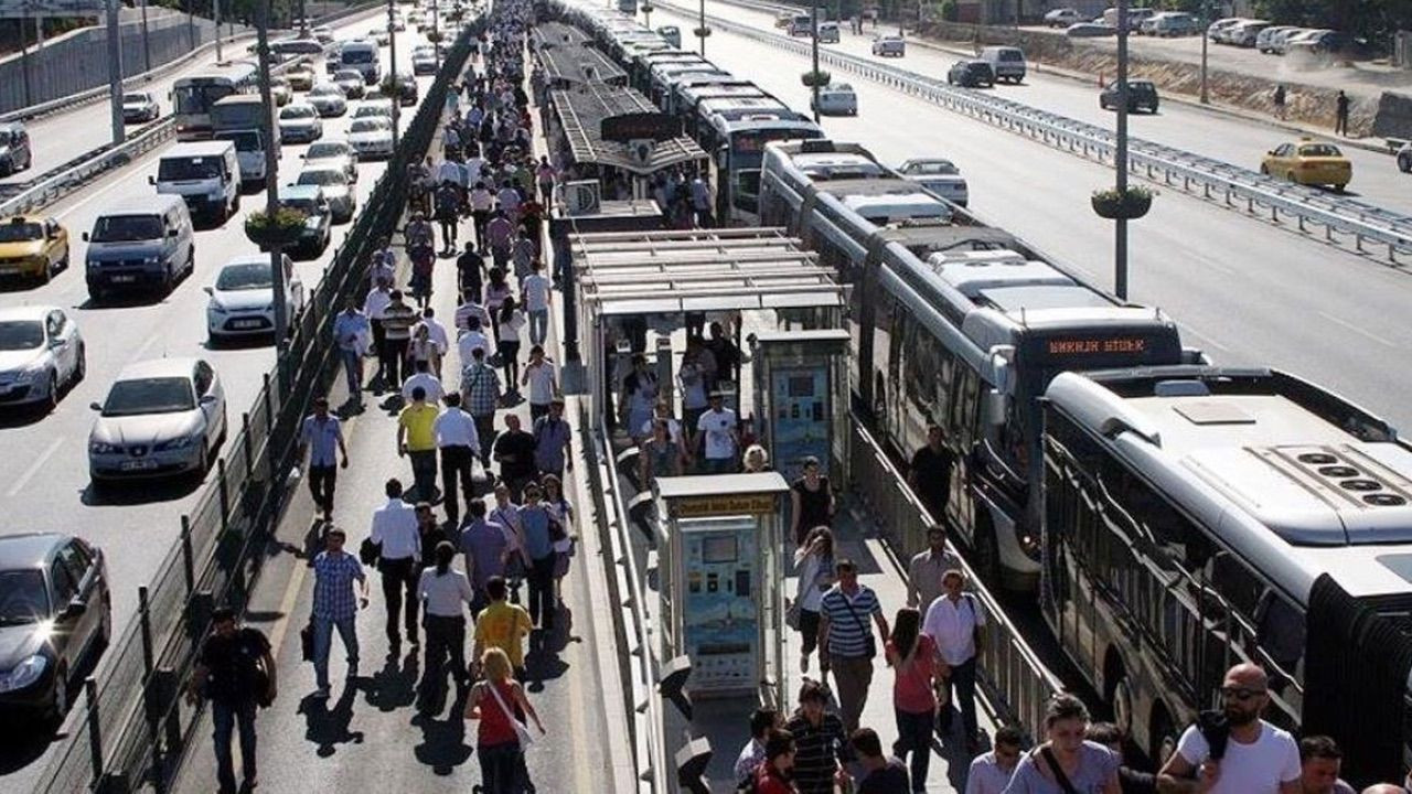 İstanbul’da toplu taşıma izdihamı... İBB açıkladı: 12 milyon arttı - Sayfa 2