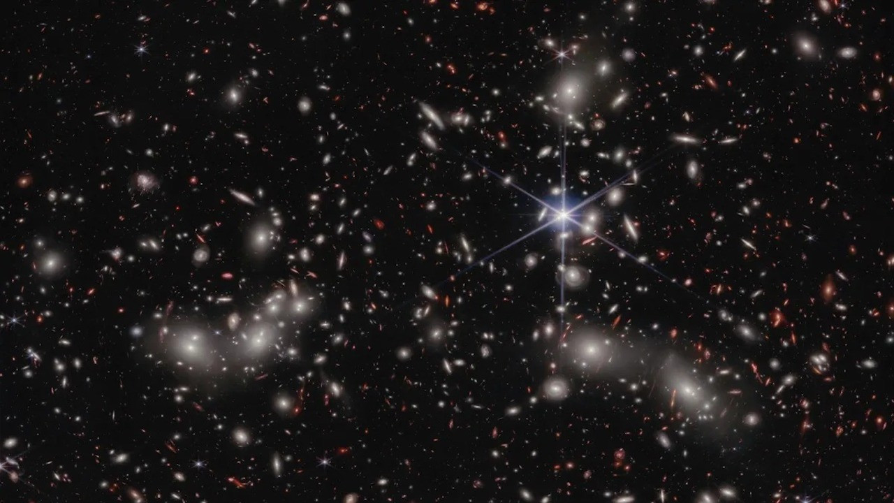 En uzak galaksiler görüntülendi: Farklı maddelerden oluşuyorlar