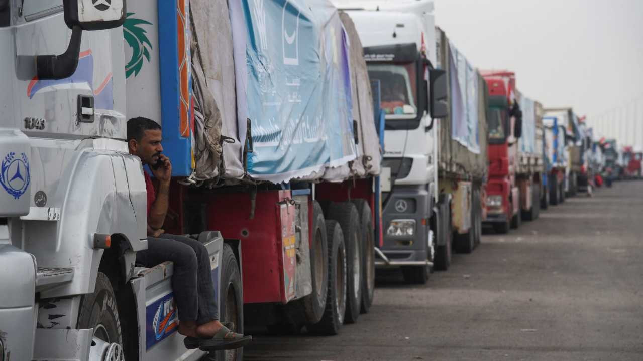 Gazze'ye ilk yakıt sevkiyatı: BM'nin yardım tırlarında kullanılacak