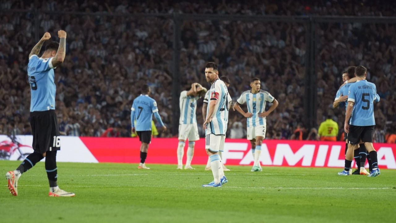Uruguay, Arjantin'in 14 maçlık yenilmezlik serisine son verdi