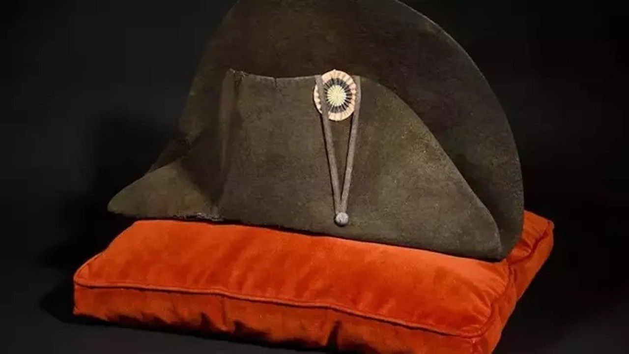 Napoleon'un şapkası açık artırmayla satılacak: 800 euro'ya alıcı bekleniyor
