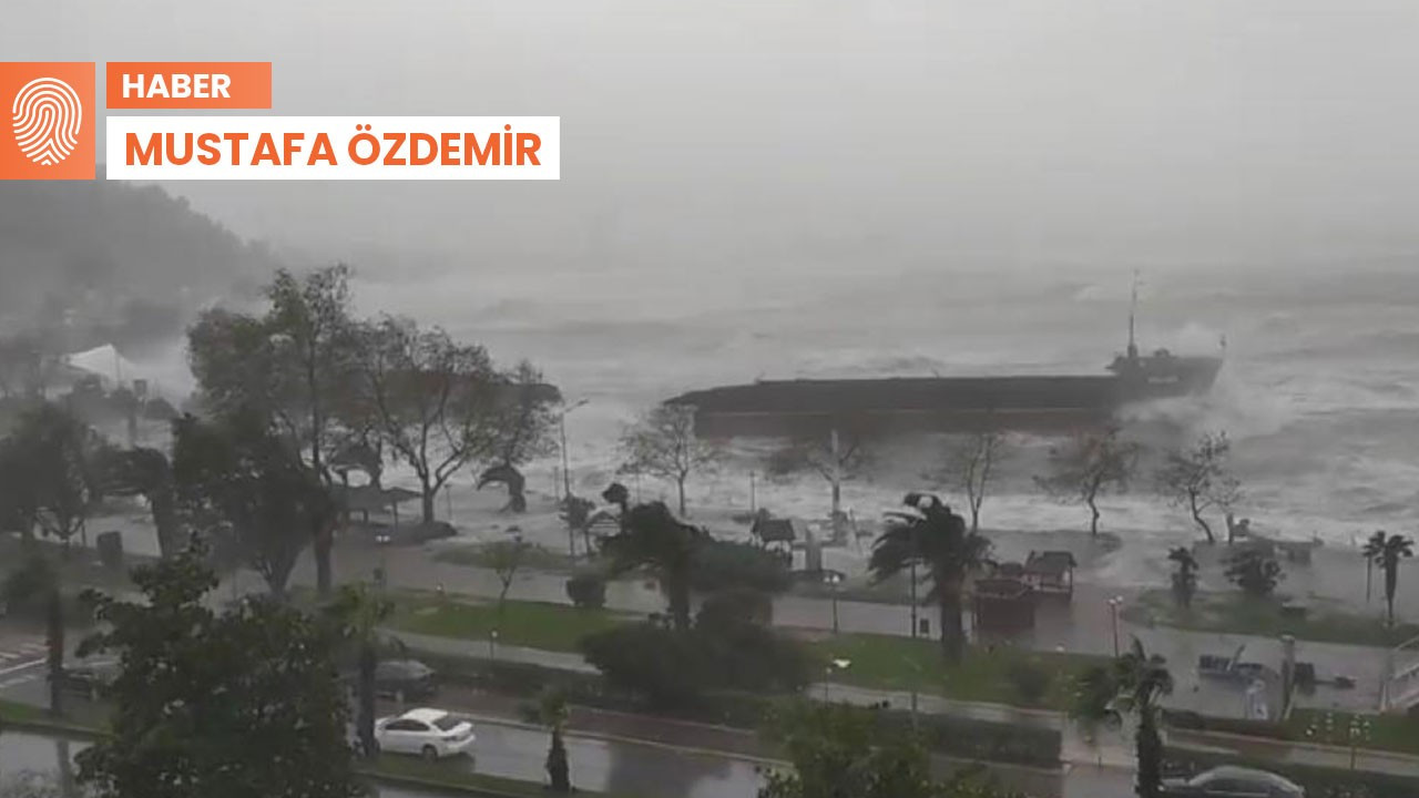 Zonguldak'ta fırtına: Gemi ikiye bölündü, personel tahliye edildi