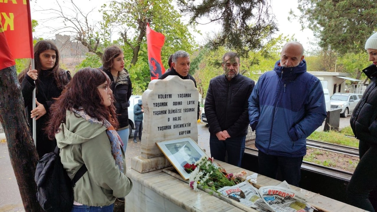 Gazeteci Namık Tarancı mezarı başında anıldı
