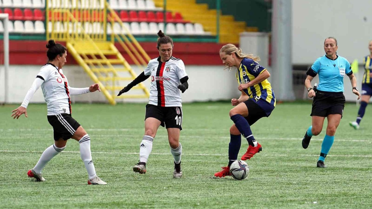 Kadın Futbol Süper Ligi'nde derbi günü