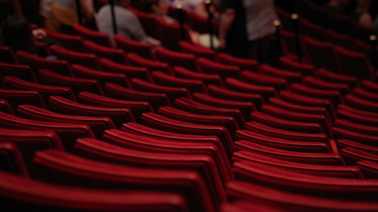 Tiyatroculardan İBB'ye: Neden tiyatro salonlarına destek verilmiyor?
