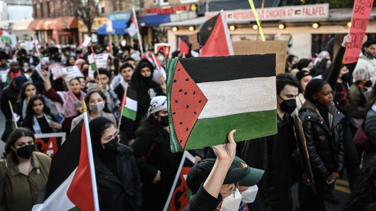 Newsweek'in tavsiyesi: İsrail'e karşı çıkan çocuğunuzu bastırın