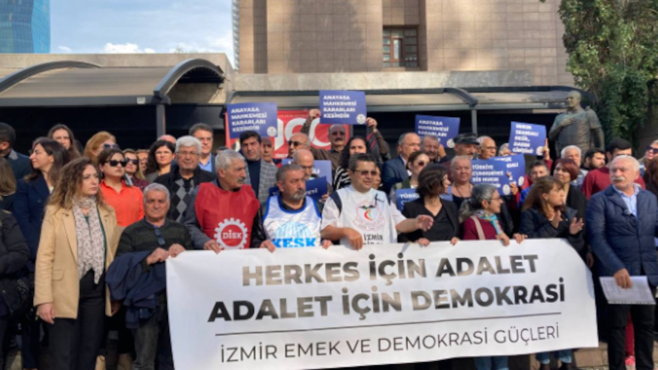 İzmir'de ikinci Adalet Nöbeti: Temel özgürlükler için yürüyeceğiz