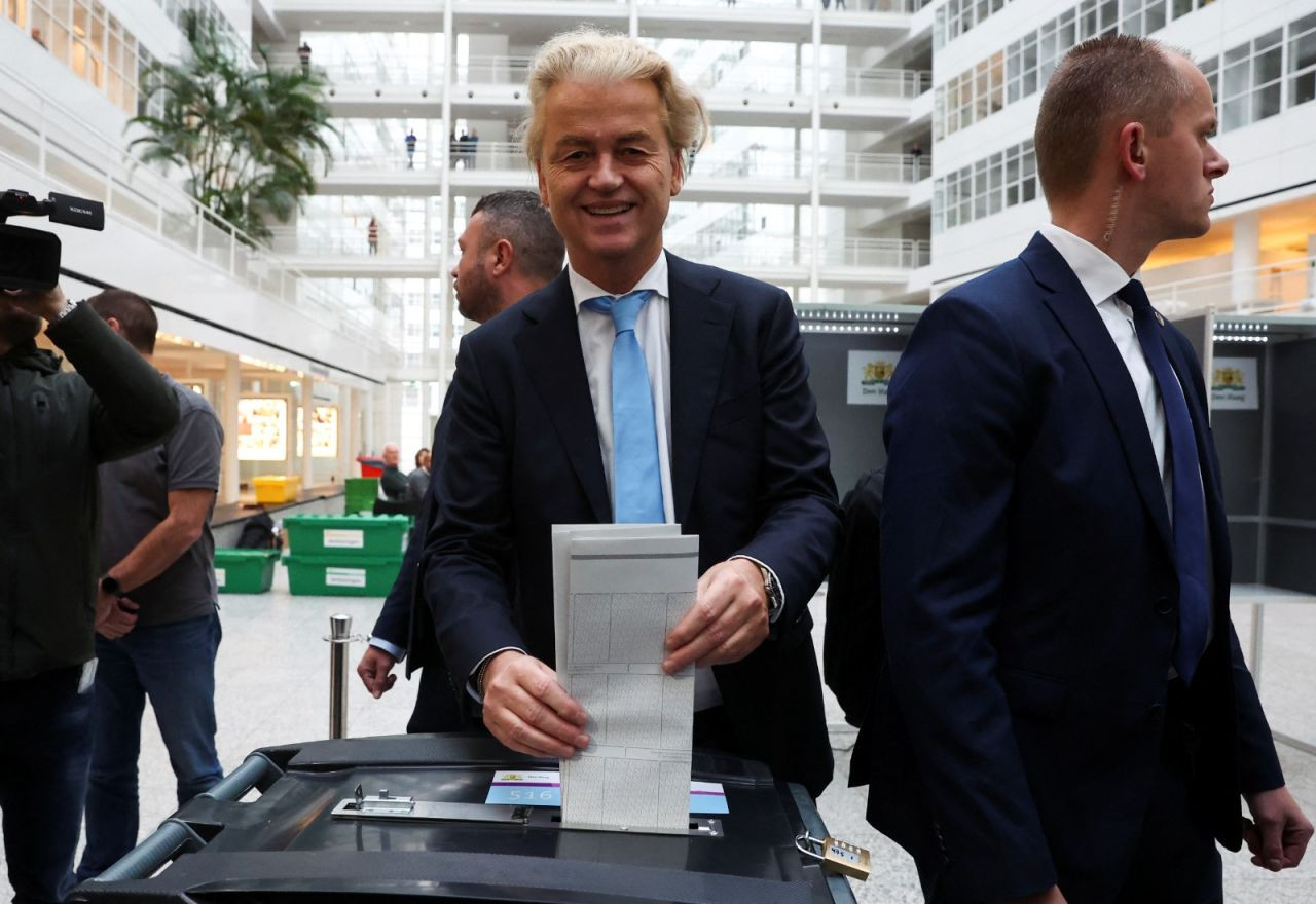 'Hollanda sağa döndü': Irkçı Wilders'ın zaferi nasıl yorumlandı? - Sayfa 4