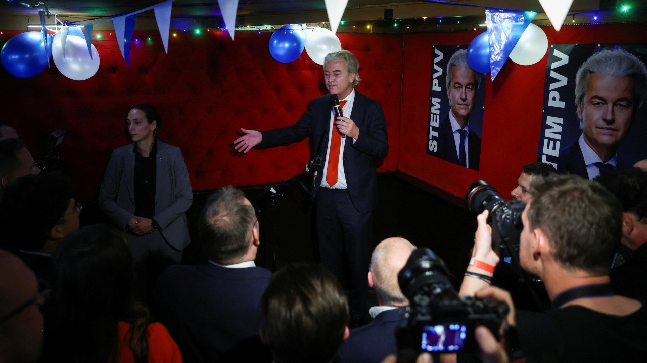 Hollanda'da ilk sonuçlara göre ırkçı Wilders'in partisi önde