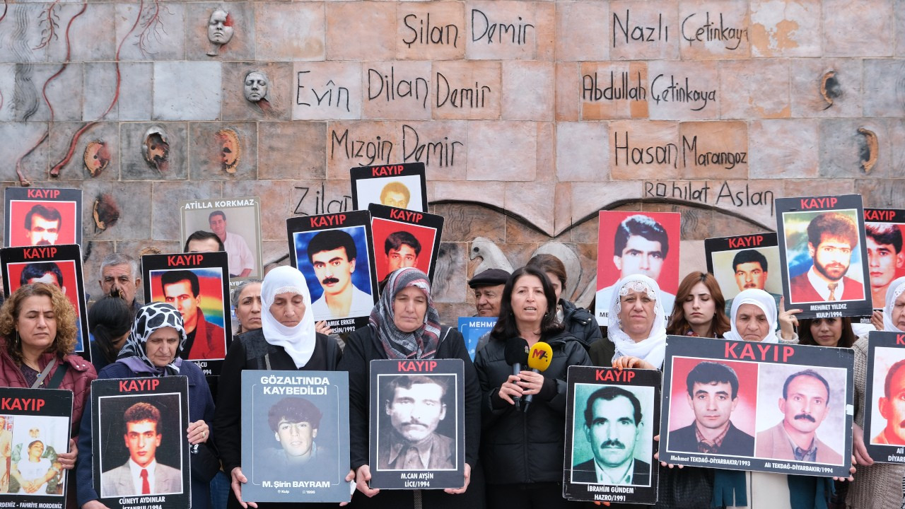 Diyarbakır'da kayıp yakınları, kadınlar için adalet istendi