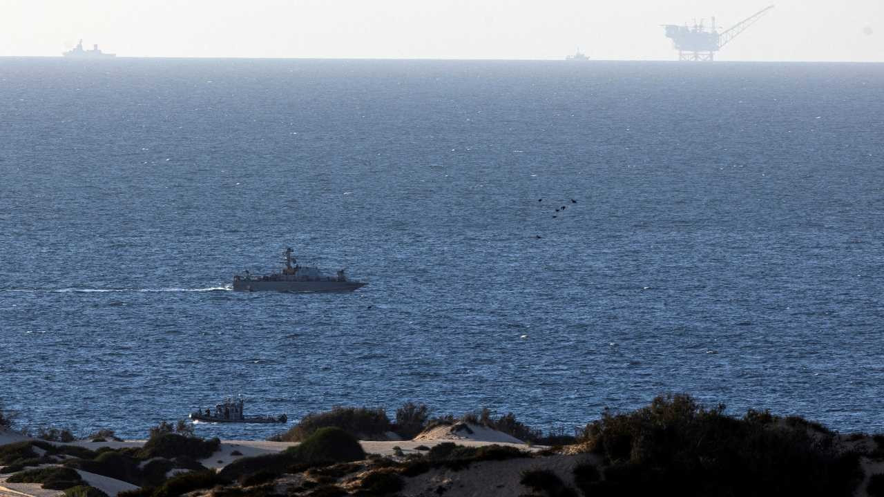 Çatışmada gemi battı: 16'sı Türk 21 denizci tahliye edildi