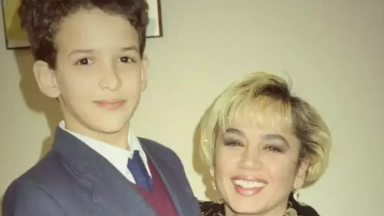 Murat Evgin'den Sezen Aksu paylaşımı: Bu çocuk büyüdü, konserinde şarkılarını söylüyor
