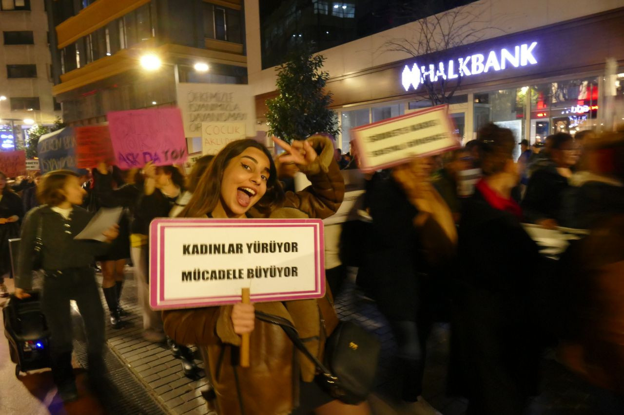 Trabzon'da kadınlar sokağa çıktı: 'Geceleri de meydanları da terk etmiyoruz' - Sayfa 3