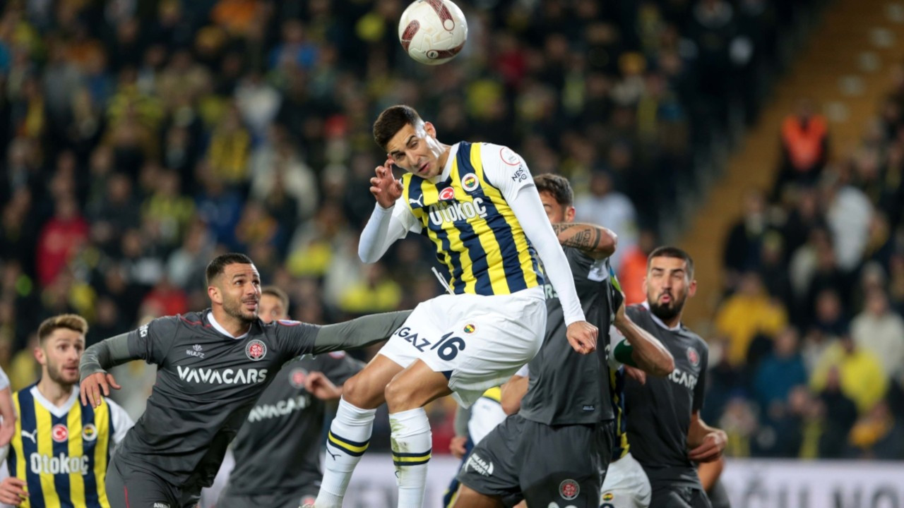 Fenerbahçe 1-0'dan döndü, liderliği devraldı
