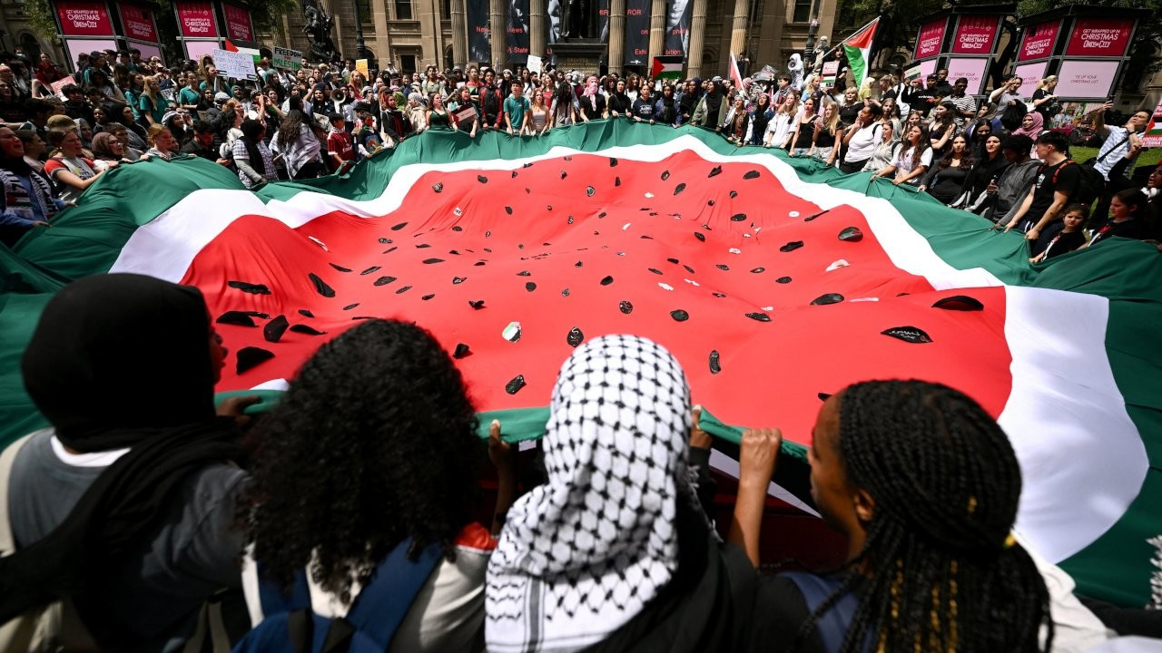 Avustralyalı öğretmenlerden Filistin desteği: Kefiyeyle derse girdiler