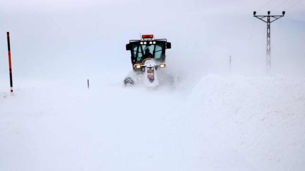 Sivas'ta kar nedeniyle 48 köy yolu kapandı