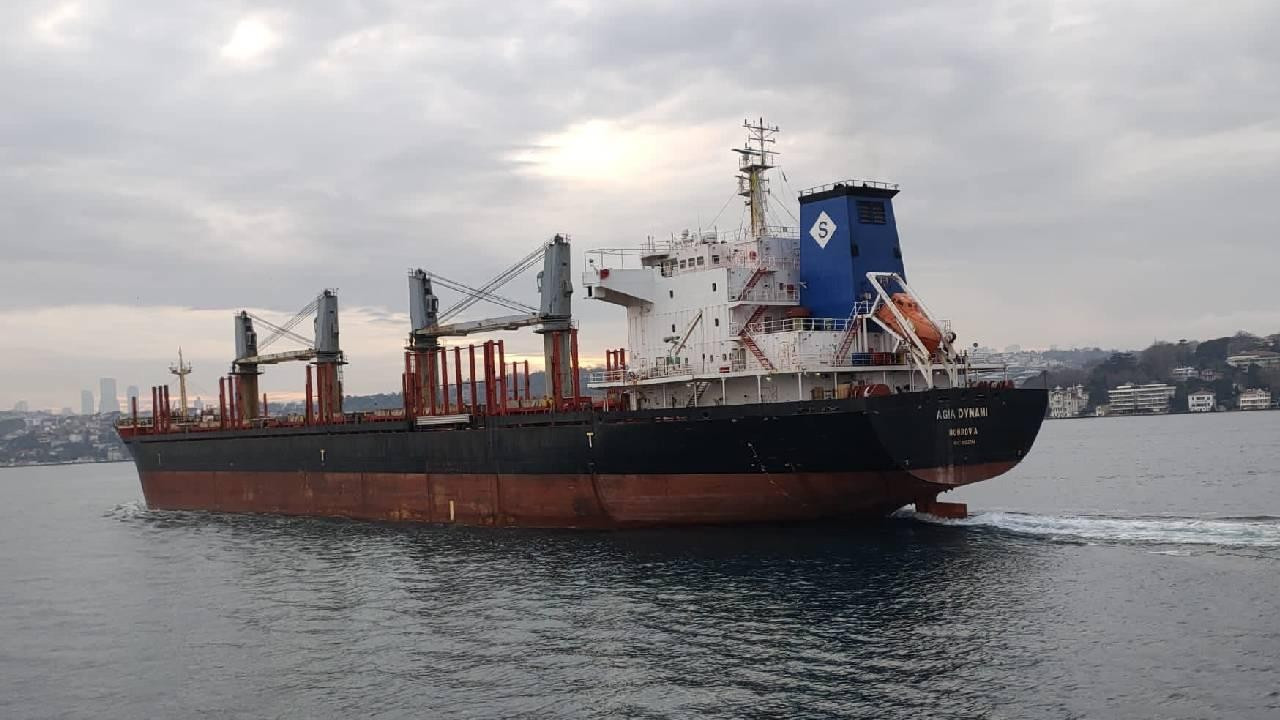 Arızalanan yolcu gemisi Ahırkapı'ya demirledi