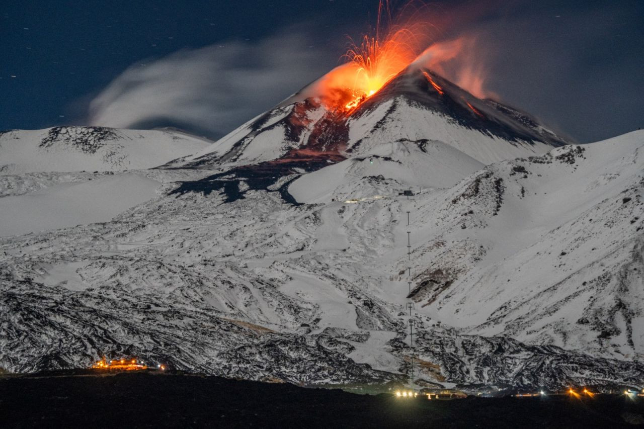 Etna Yanardağı bir kez daha kül ve lav püskürttü - Sayfa 3