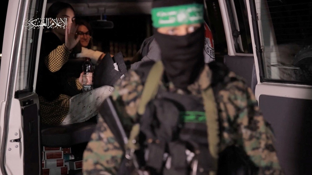 Hamas, serbest bırakılan rehinelerin görüntülerini yayınladı