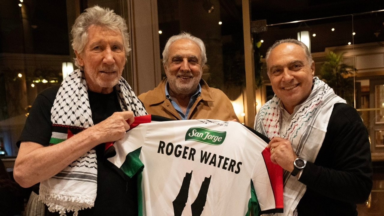 Roger Waters'a 'dünyanın en güzel forması' ile teşekkür