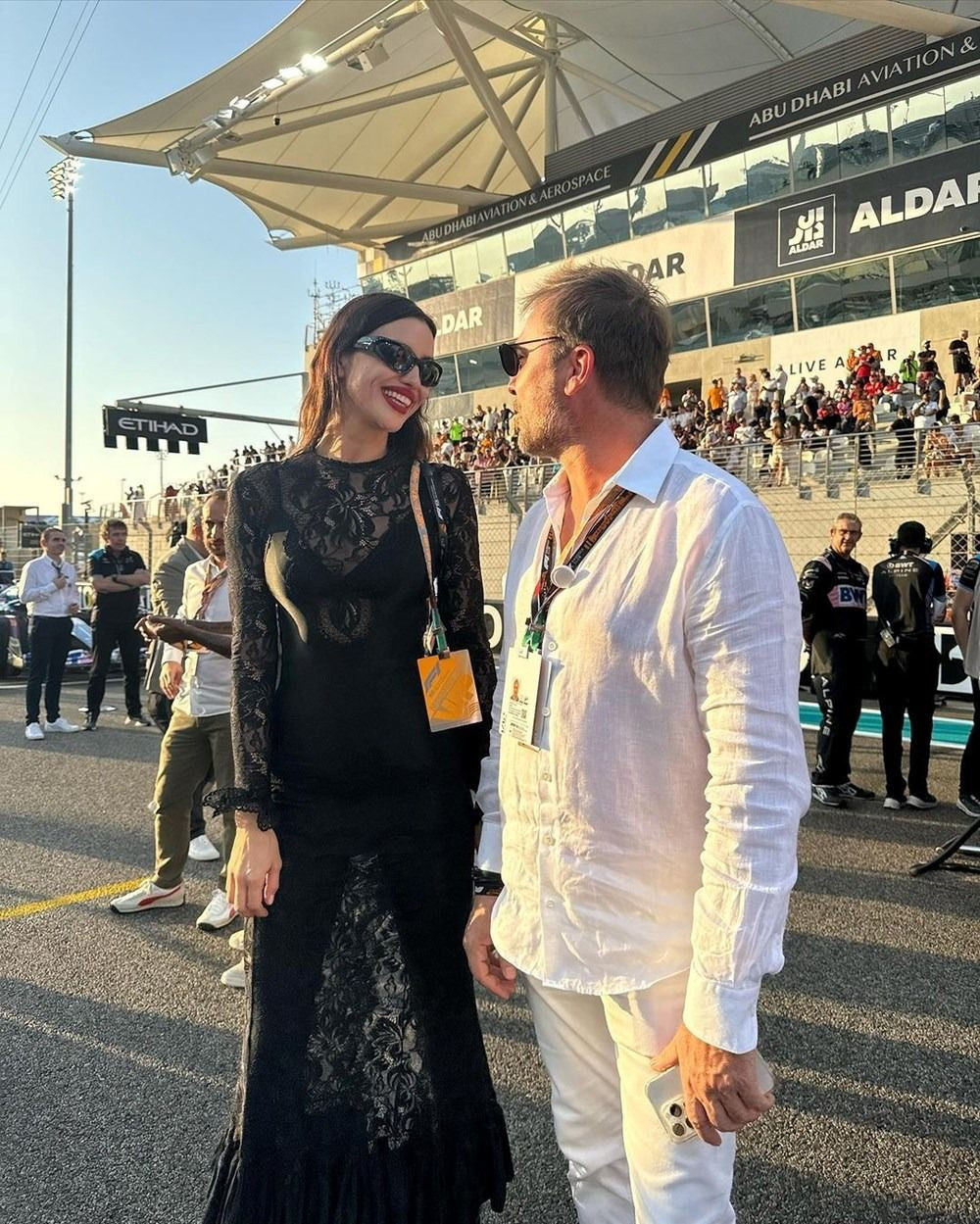 Engin Altan Düzyatan'dan Formula 1 paylaşımı: Irina Shayk ve Chris Hemsworth ile bir araya geldi - Sayfa 2