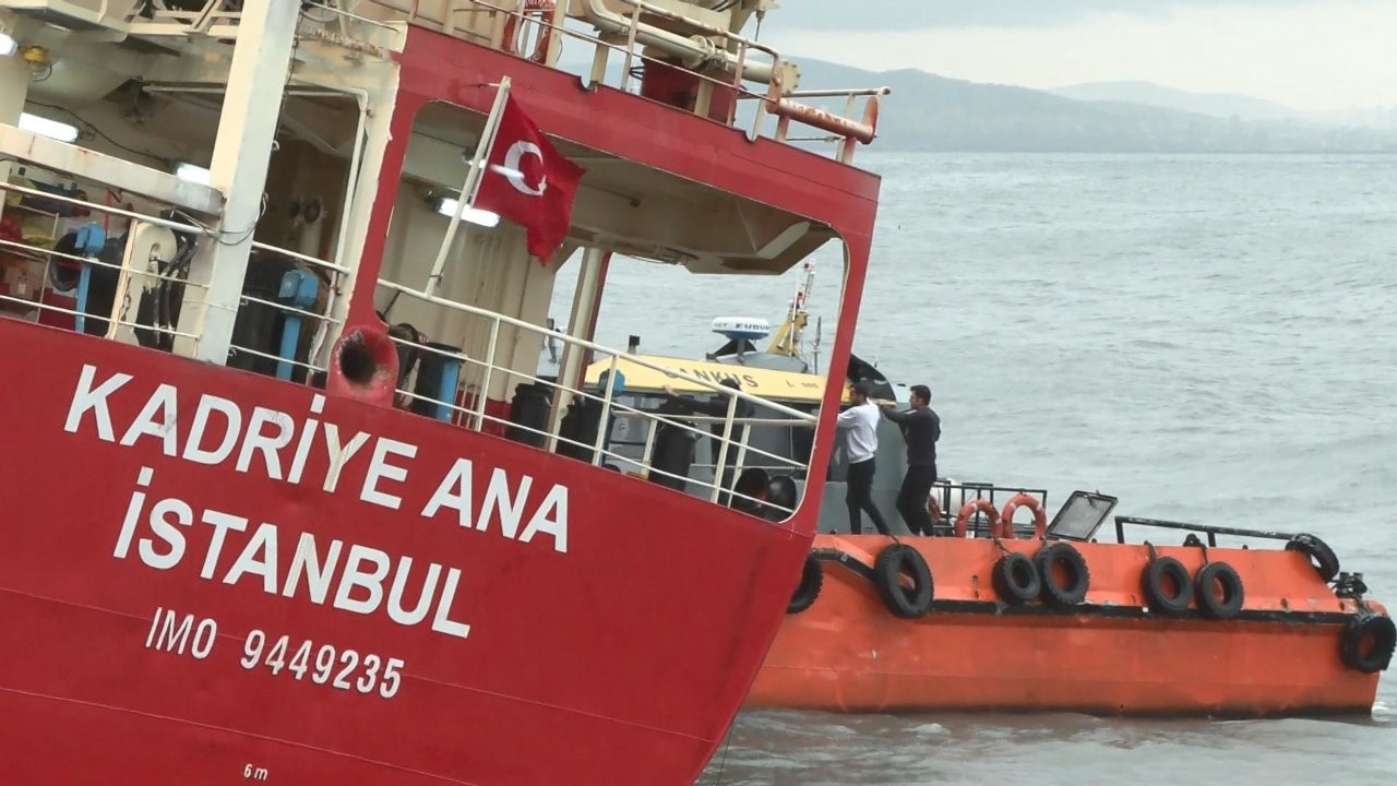 Zeytinburnu'nda karaya oturan gemi kurtarıldı