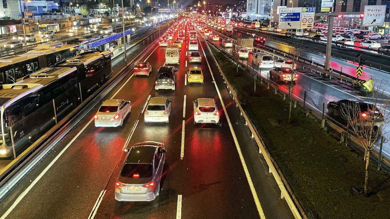 İstanbul'da trafik yoğunluğu yüzde 90'a ulaştı