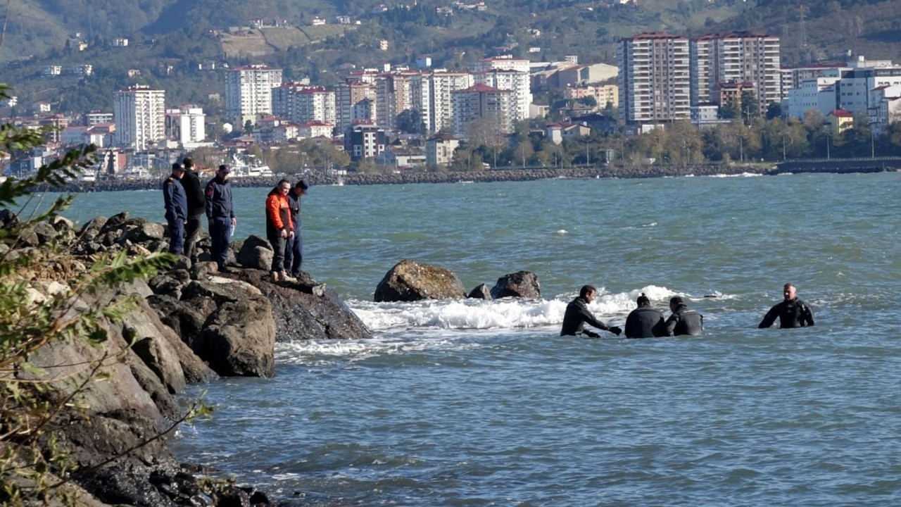 Trabzon'da denize düşen liselileri arama çalışmaları üçüncü gününde