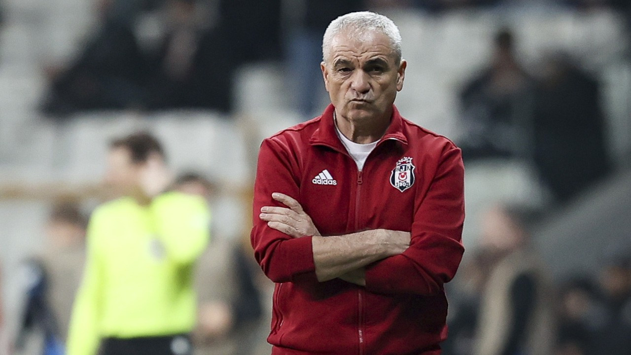 Beşiktaş'ta Rıza Çalımbay'ın sözleşmesi 10 gün uzatıldı