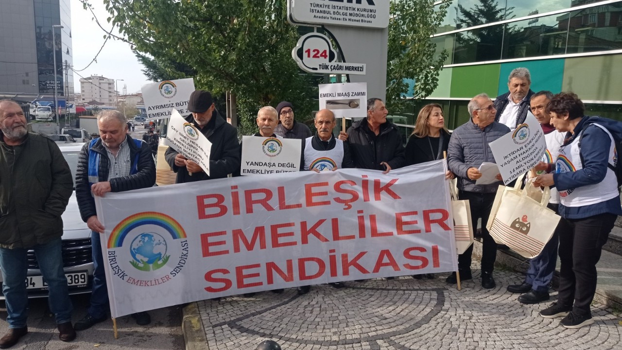 Emekliler TÜİK önünde: 'Krizin faturasını biz ödemeyeceğiz'